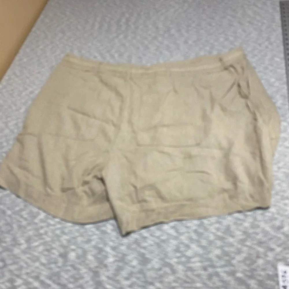 Universal Thread tan shorts NWT adjustable drawstring Size 28. SKU-A576‎